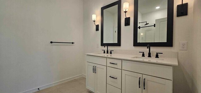 Building Photo - 8426 Tranquil Bay Ct