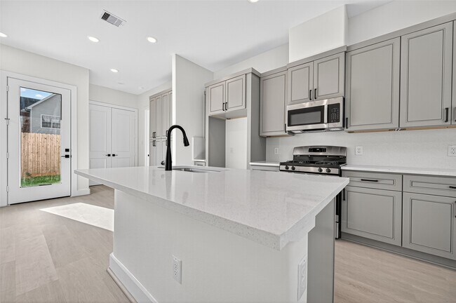 Building Photo - 4330 Avron Dr