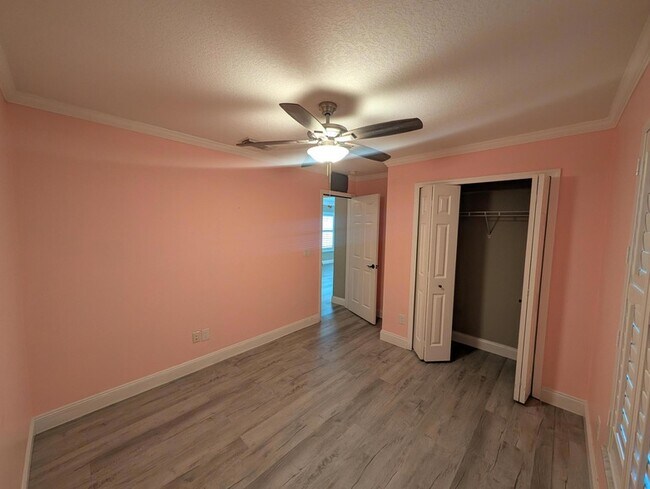 Building Photo - 625 Coconut Ave N