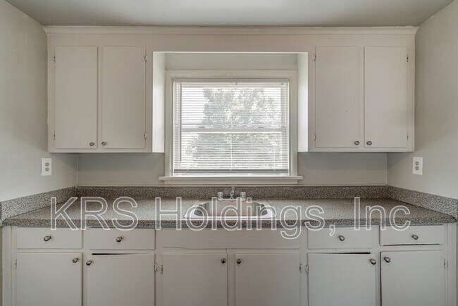 Building Photo - 5435 Remuda Dr