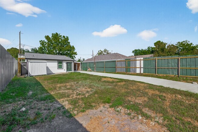 Building Photo - 889 Chas Ln
