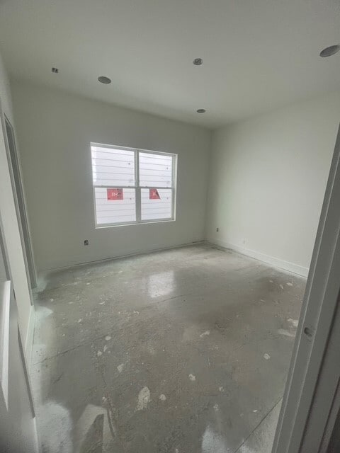 Building Photo - 611 E 39th St