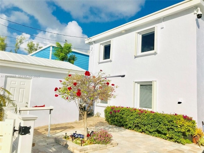 Building Photo - 30 Jean La Fitte Dr