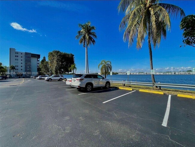 Building Photo - 1175 NE Miami Gardens Dr