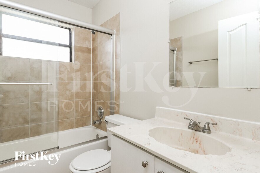 Building Photo - 1829 SW California Blvd