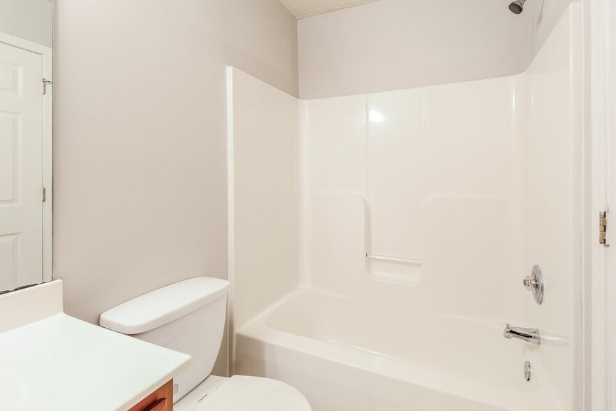 Building Photo - 740 Shadow Lake Dr