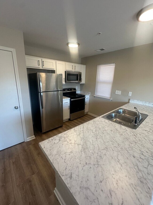 Building Photo - 6696 Whispering Oak Pl