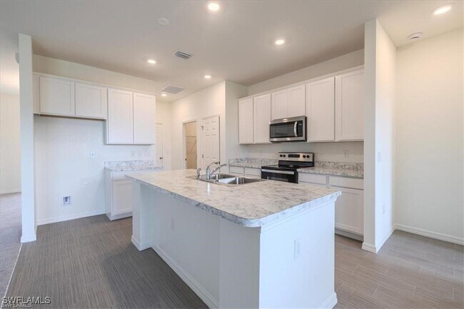 Building Photo - 4208 NE 15th Pl