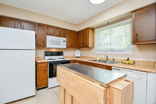Building Photo - 2614 Cobble Ridge Dr