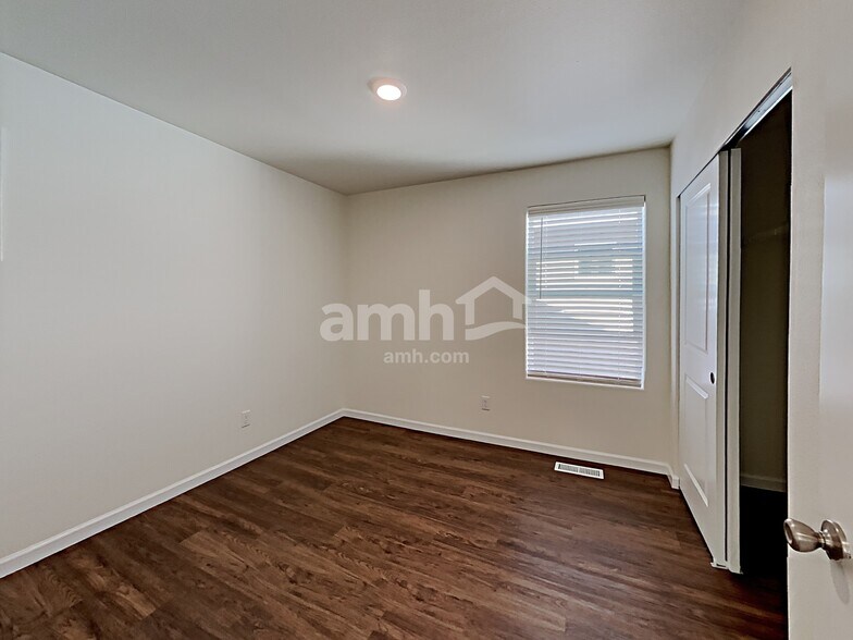 Building Photo - 2328 NW Matteo Dr