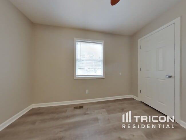 Building Photo - 305 Denae Ct