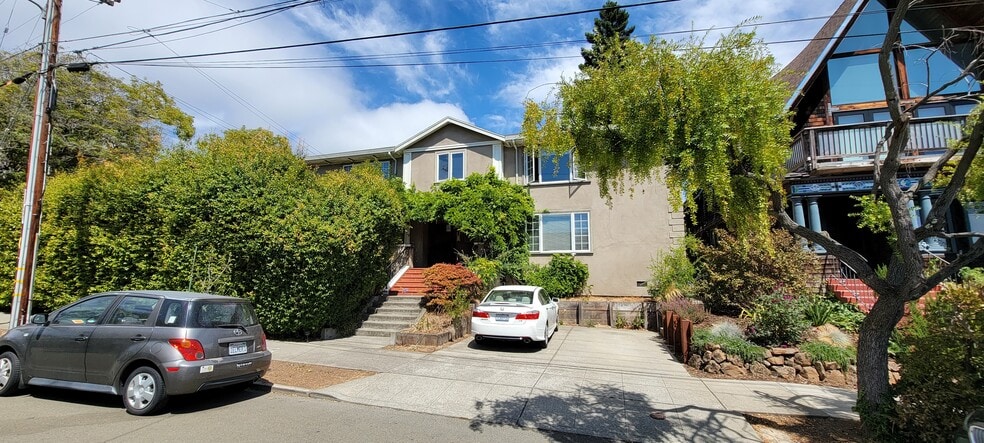 Building Photo - 2801 Cherry St