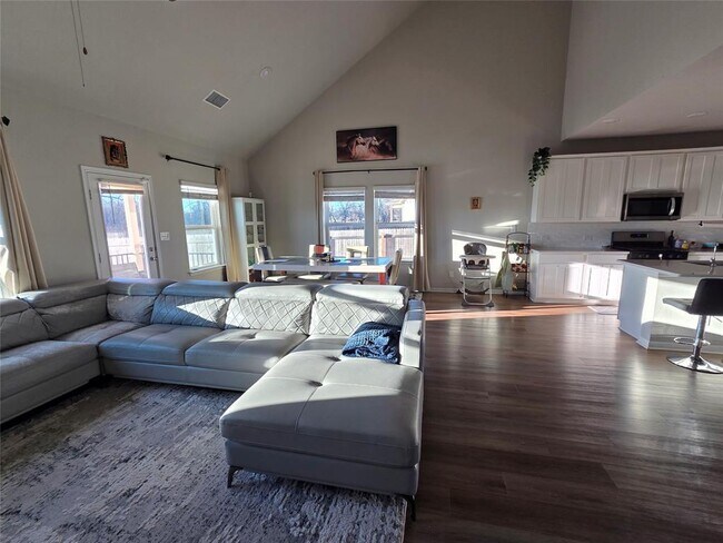 Building Photo - 300 Windy Reed Rd