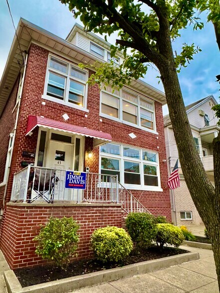 Building Photo - 43 W 41st St