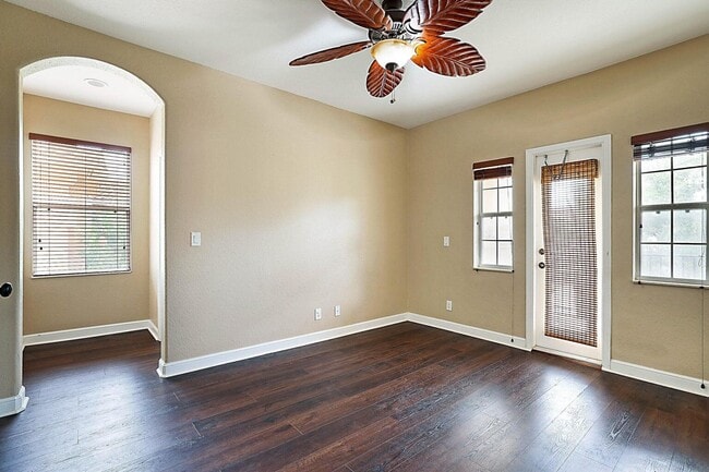 Building Photo - 748 Cresta Cir