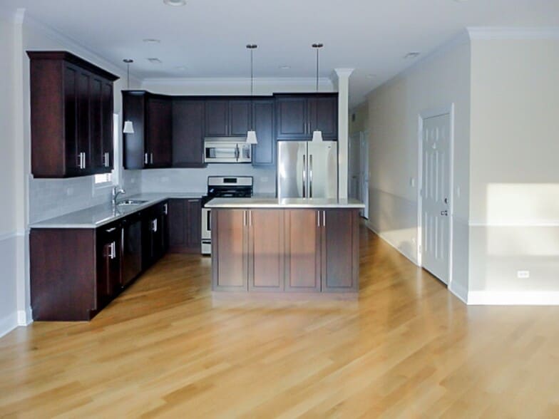 Building Photo - 3231 N Kenmore Ave