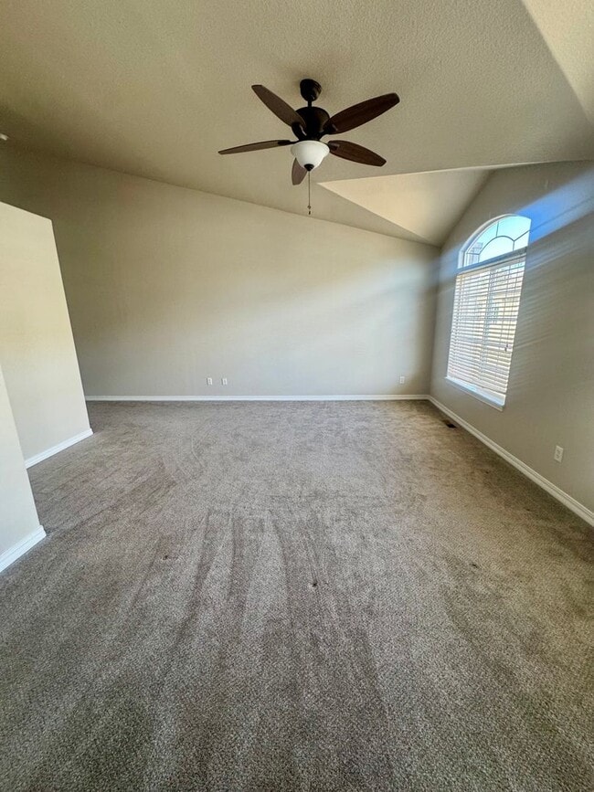 Building Photo - Updated Townhome in North Colorado Springs