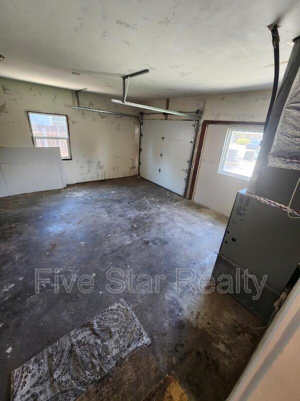 Building Photo - 598 Cassidy Ave