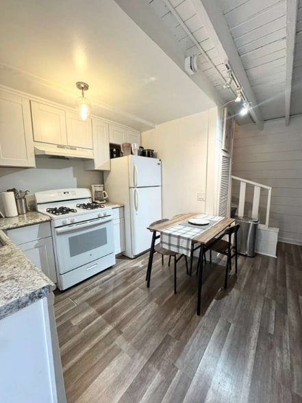 Building Photo - 6026 Barton Ave