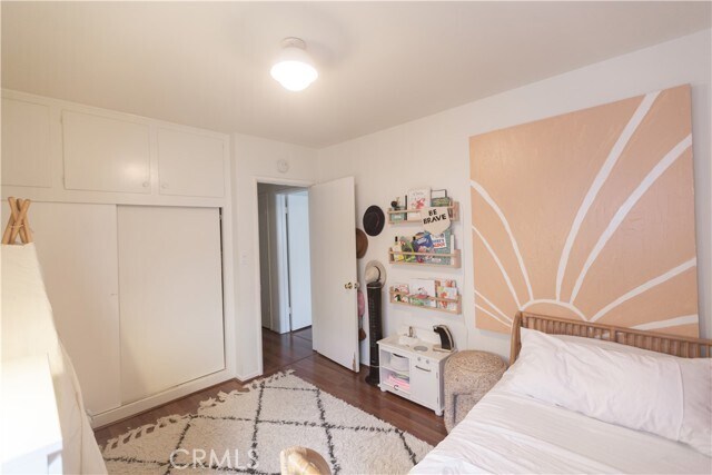 Building Photo - 320 27th St