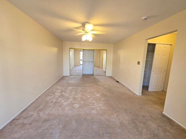 Building Photo - Spacious, freshly painted end-unit townhou...