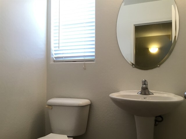 Building Photo - 6208 S 52nd Dr