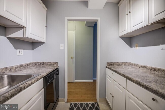 Building Photo - 4201 Cathedral Ave NW