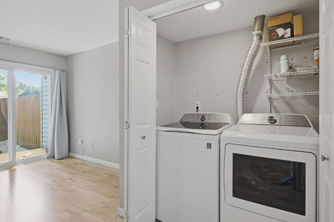 Building Photo - 5475 Davis Way