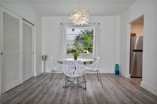 Building Photo - 9700 W Bay Harbor Dr