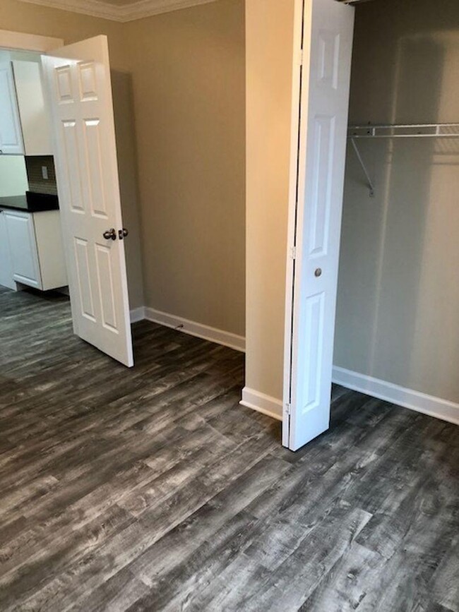 Building Photo - 1 bedroom in Chicago IL 60657