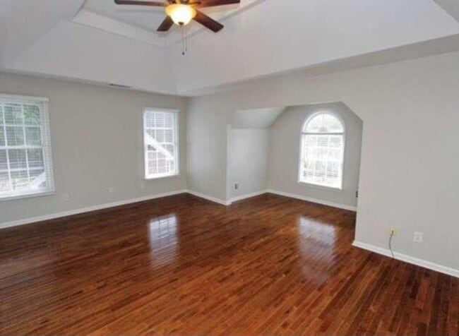 Building Photo - Spacious 4BR House in Dunwoody. Close to 2...