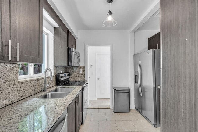 Building Photo - 2 Farrey Ln