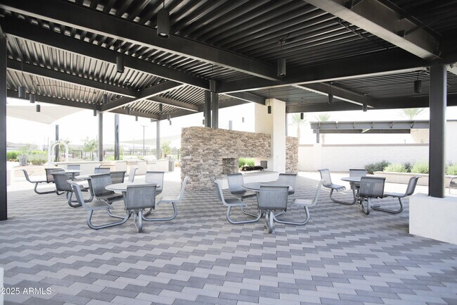 Building Photo - 773 W Lark Dr