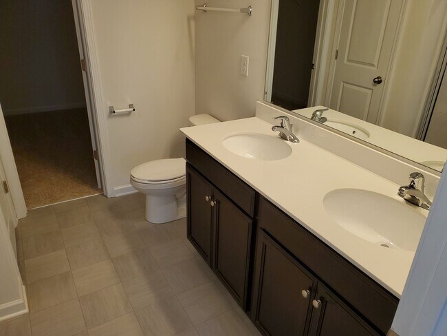 Building Photo - 508 Elmwood Pond Ct
