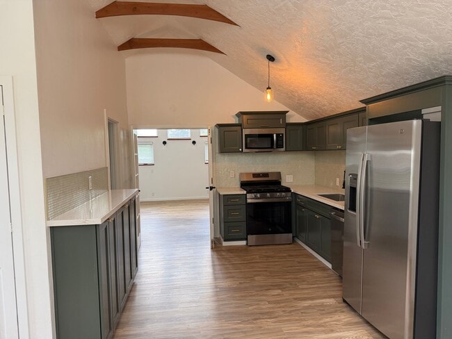 Building Photo - Luxury 1 bedroom 1 bath duplex in a great neighborhood!