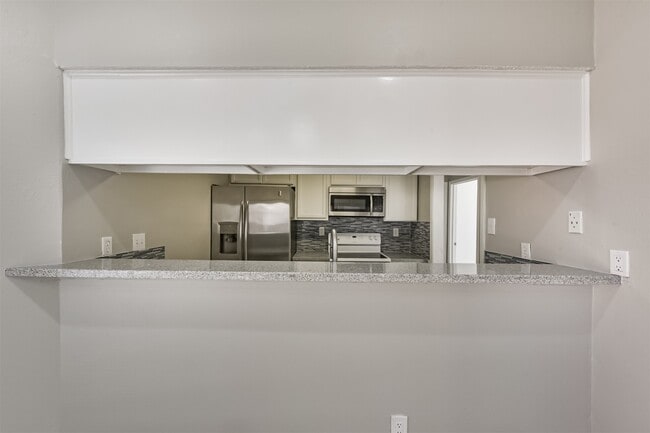 Building Photo - 10122 Waterstone Dr