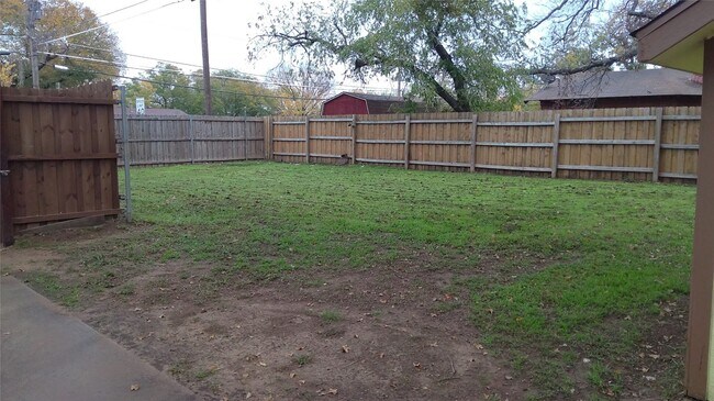 Building Photo - 7366 Meadowbrook Dr