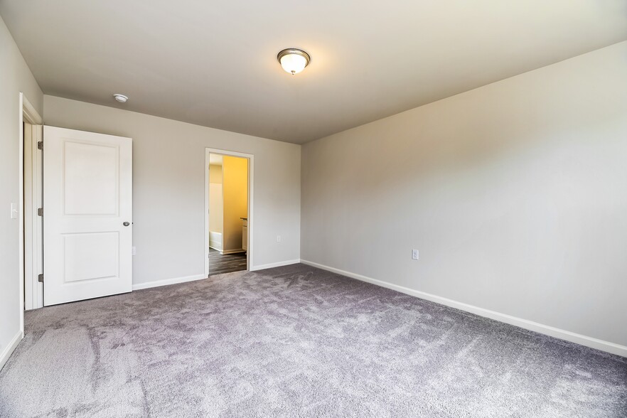 Building Photo - 723 Ruston Dr SE