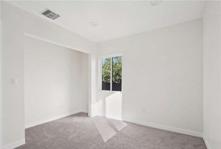 Building Photo - 17601 Rhoda St