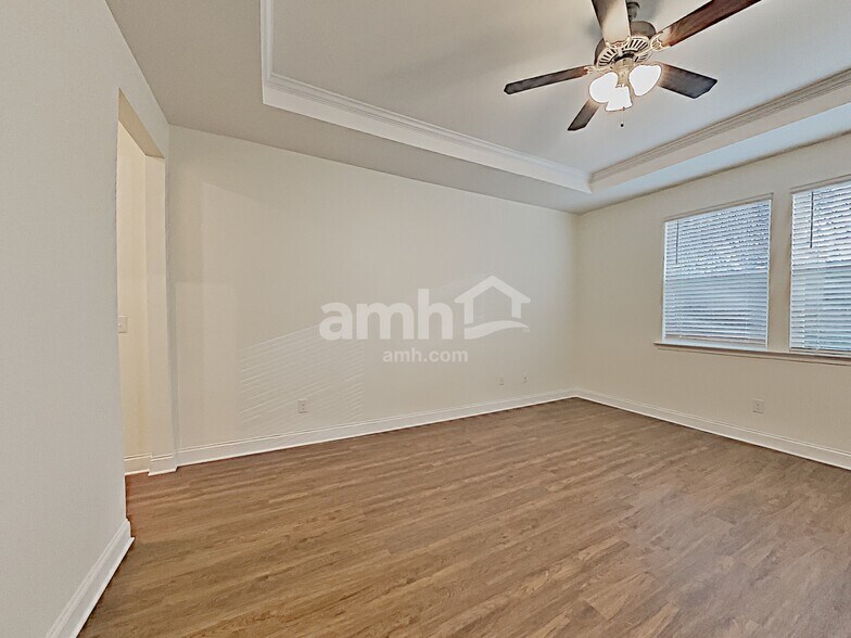 Building Photo - 216 Glenwood Dr
