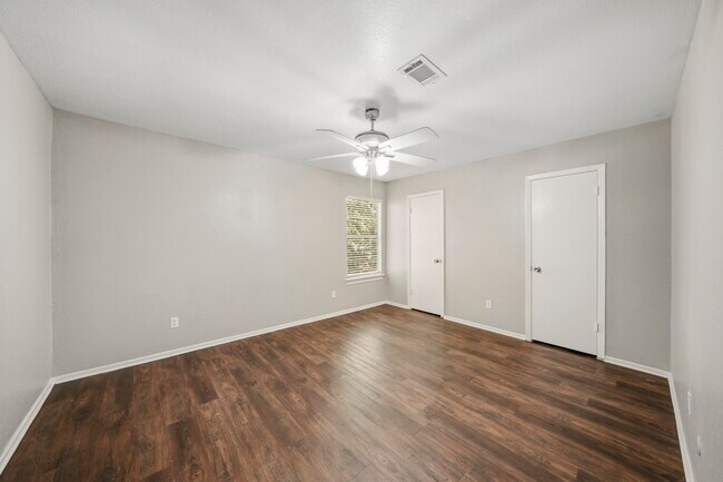 Building Photo - 4605 Orange Cir N