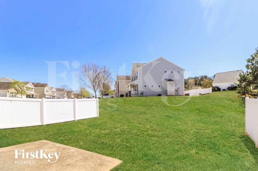 Building Photo - 5220 Sky Ridge Way