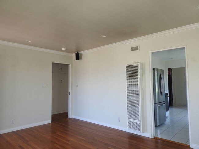 Building Photo - Beautiful Duplex with Ocean Breeze
