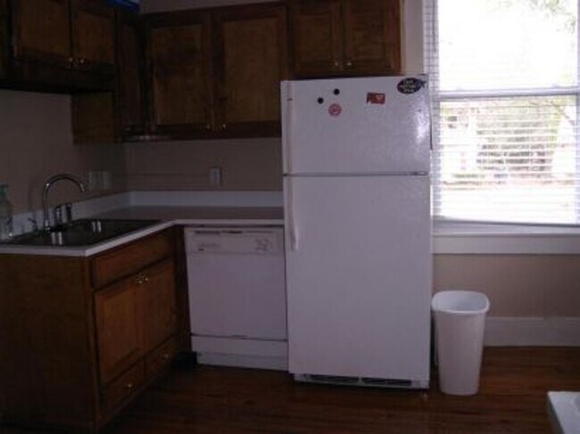 Building Photo - Olde Shandon duplex