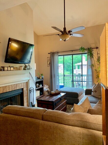 Building Photo - 257 Hillsboro Pl