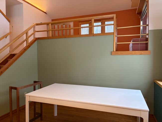 Building Photo - 6526 Bettys Ln