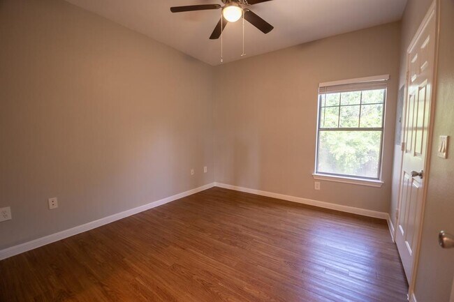 Building Photo - 2320 Gracy Farms Ln