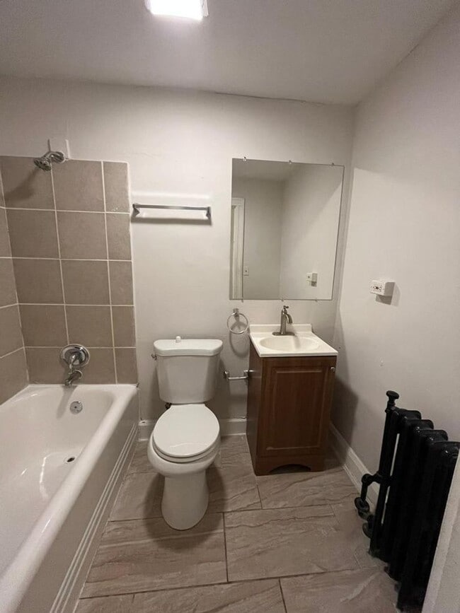 Building Photo - 913 N Belnord Ave