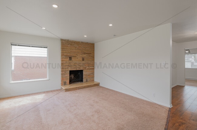 Building Photo - 5415 N Lydell St