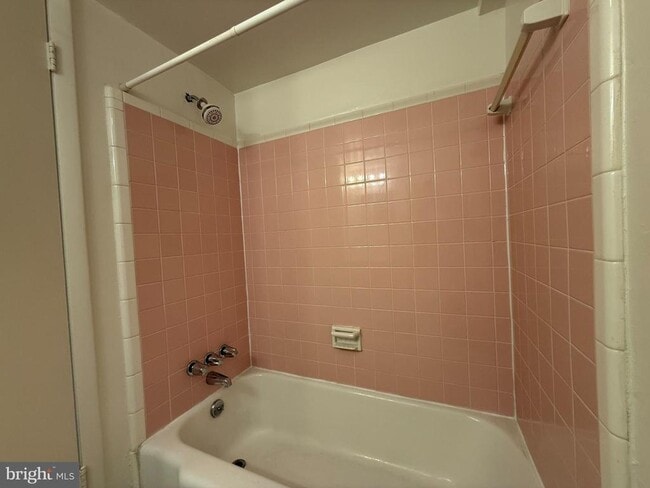 Building Photo - 5565 Columbia Pike